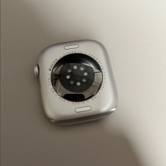 Apple Smartwatch with Silver Case and Black Band S10 46mm - Picture 3 of 4